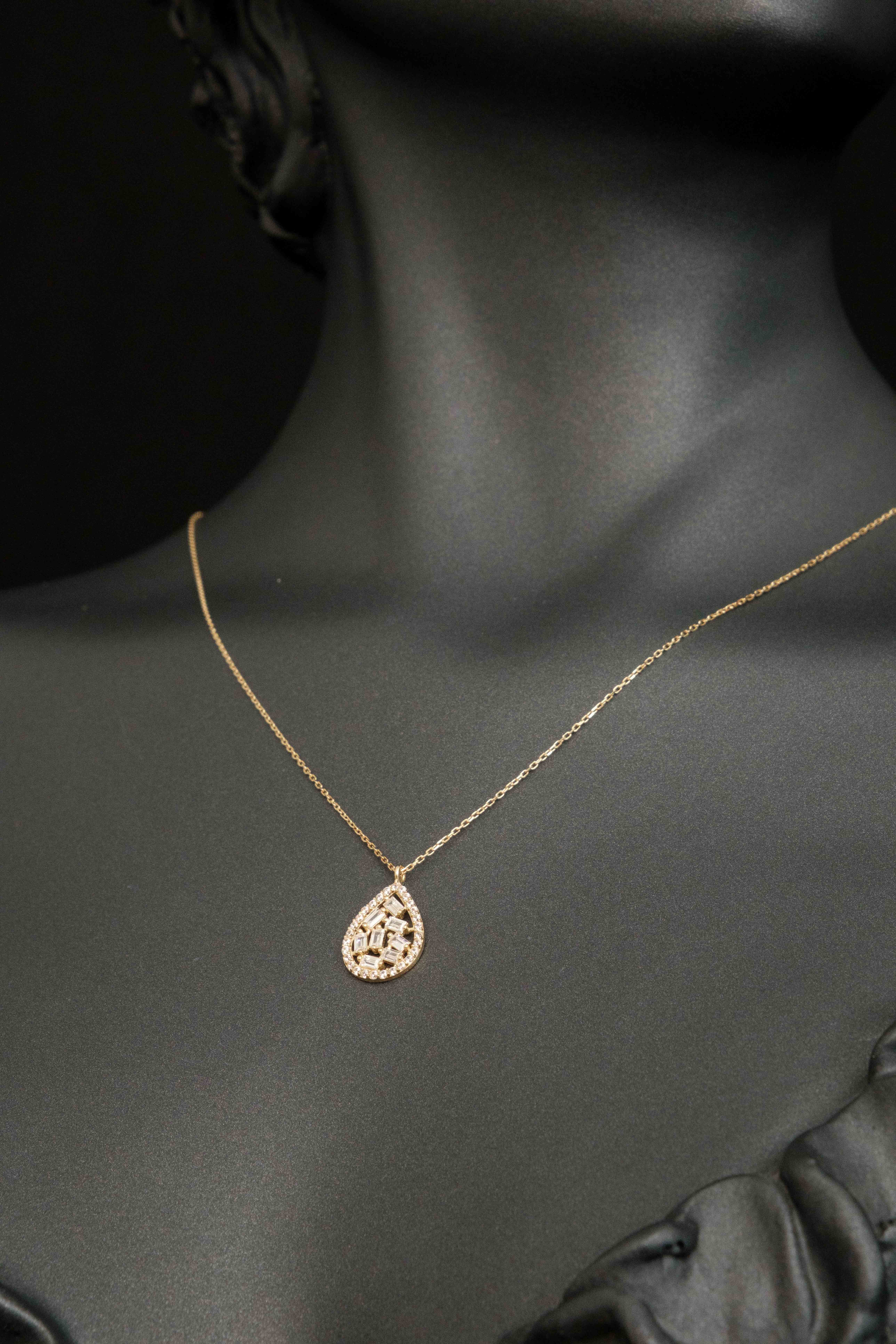 Baget Su Damlası kolye