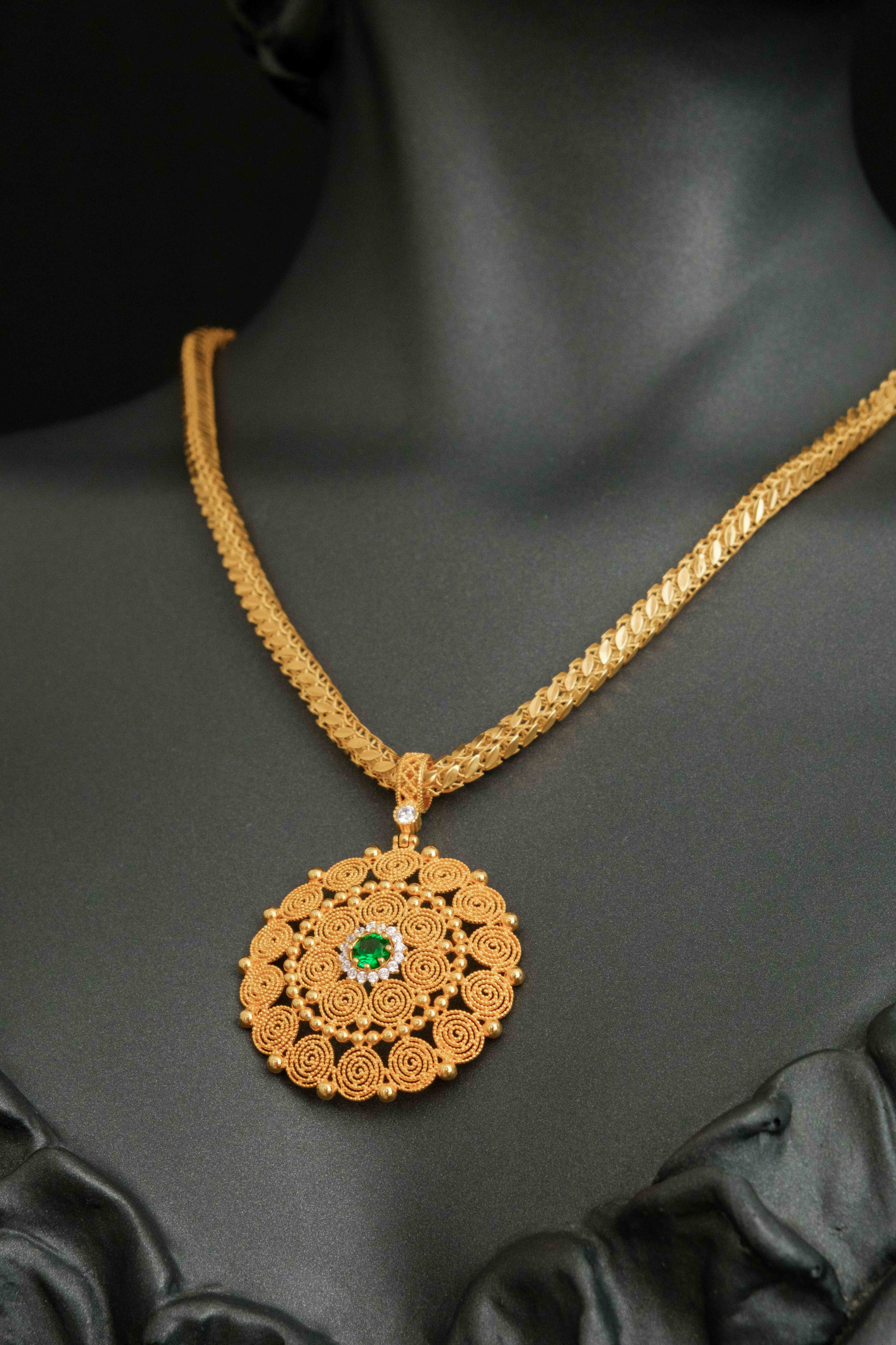 Madalyon Yeşil Taşlı Gerdanlık