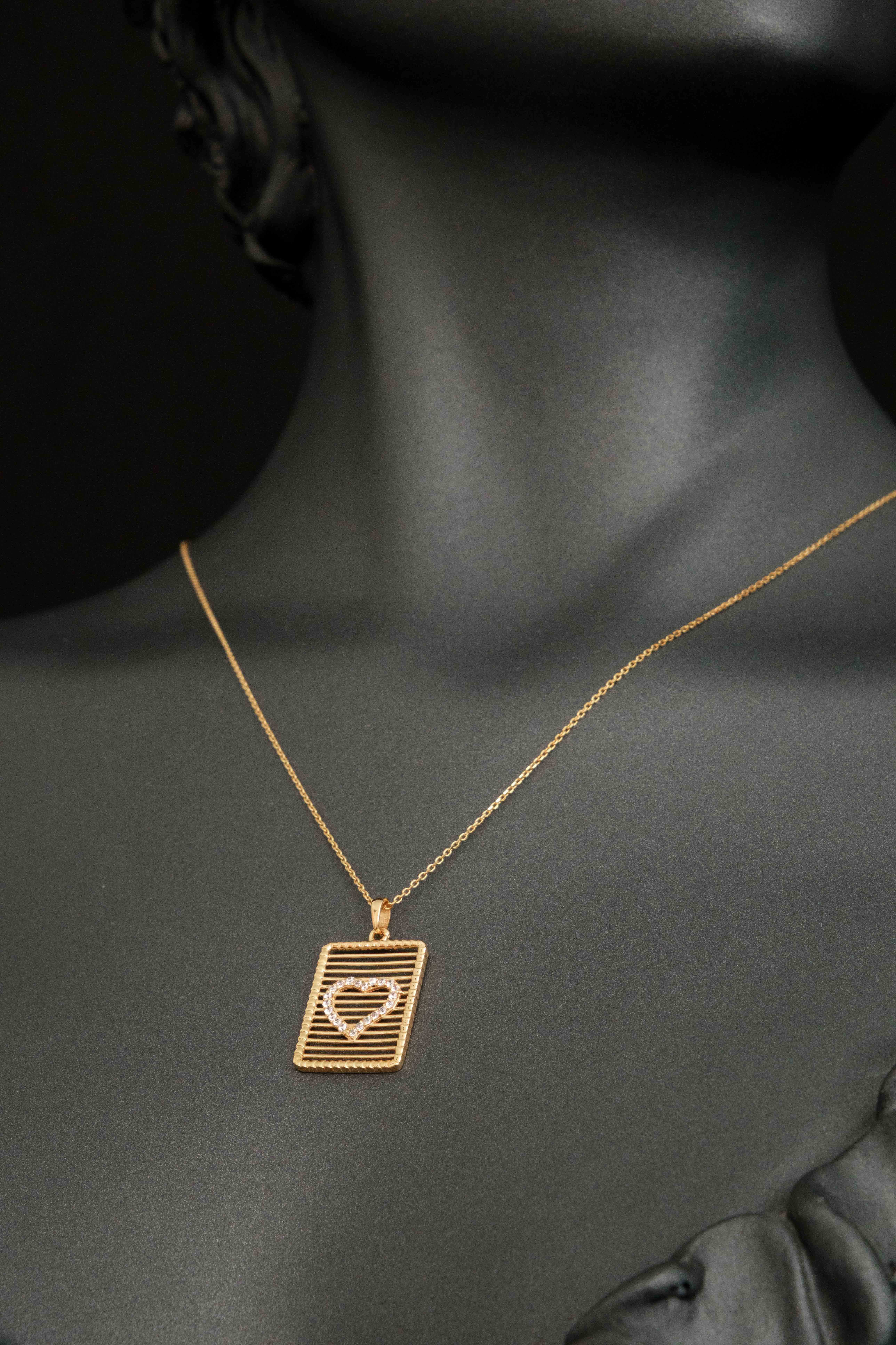 Kalpli Tasrım Kolye